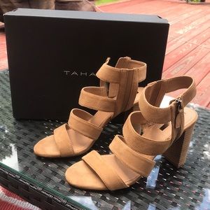 NIB Tahari strapped sandals w/block heel size 7.5